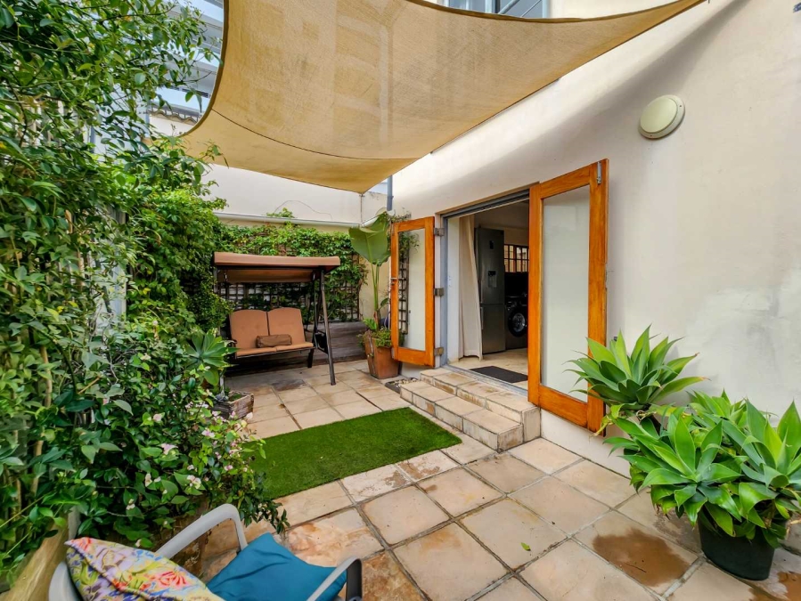2 Bedroom Property for Sale in Sea Point Western Cape